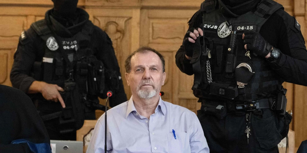 Tiesas priekšā stājies pensionārs Jurajs Čintula, kurš pagājušajā gadā sašāva Slovākijas premjerministru Robertu Fico.