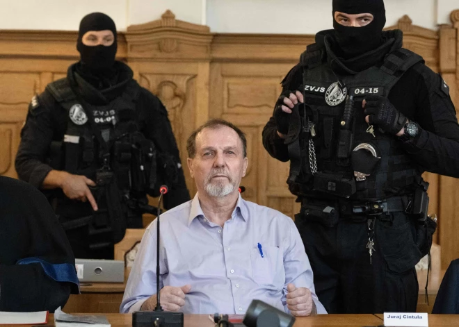 Pensionārs stājas tiesā par mēģinājumu nogalināt Slovākijas premjerministru Fico