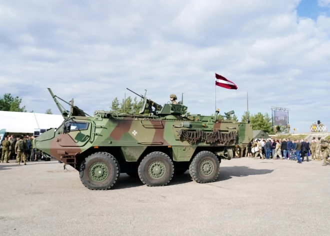 В Латвии разрешили регистрировать военную технику для испытаний на дорогах