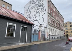 Kala, zāģēja un ieslēdza prožektorus tieši naktī: Rīgas centrā remontdarbi izsauc iedzīvotāju sašutumu