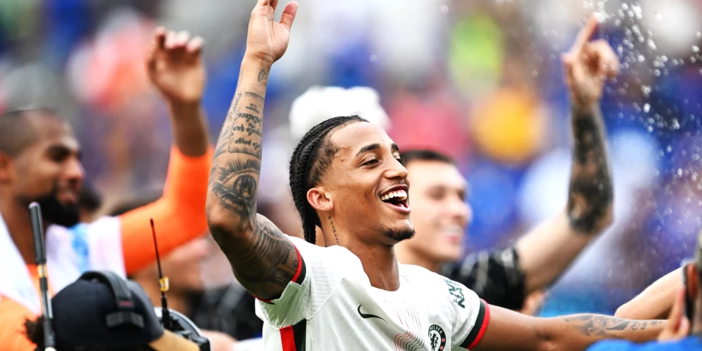 Žuāu Pedru (tuvplānā) kļuva par pusfināla galveno varoni. 