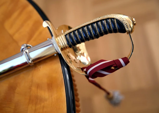 Aizsardzības ministrija neplāno jaunu zobenu iepirkumu – esošie krājumi ir pietiekami