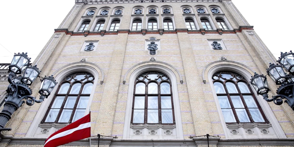 Izmantojot vienoto sistēmu, vidusskolas absolventi no šodienas var elektroniski pieteikties studijām deviņās Latvijas augstskolās.