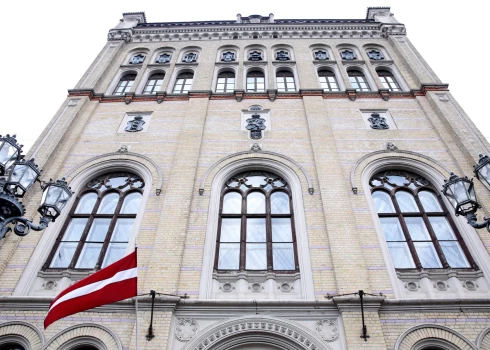 Izmantojot vienoto sistēmu, vidusskolas absolventi no šodienas var elektroniski pieteikties studijām deviņās Latvijas augstskolās.