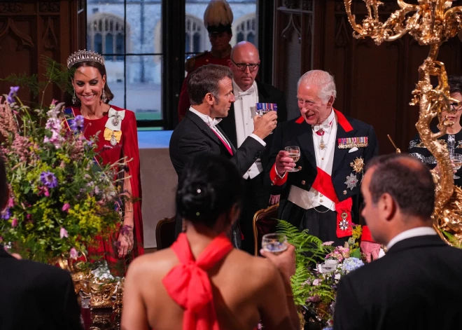 Король Карл III и королева Камилла устроили государственный банкет в Виндзорском замке в честь президента Франции Эммануэля Макрона и его супруги Брижит.