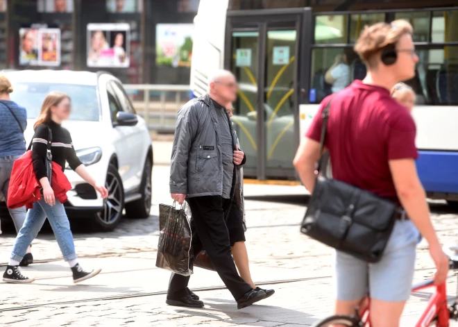 Kāpēc negribam ņemt darbā pensionārus? Pat pēc 50 gadu vecuma ir divreiz mazāk iespēju tikt izraudzītiem vakancei