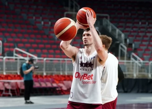 Rodions Kurucs ar Latvijas basketbola izlasi sācis gatavoties Eiropas čempionātam.