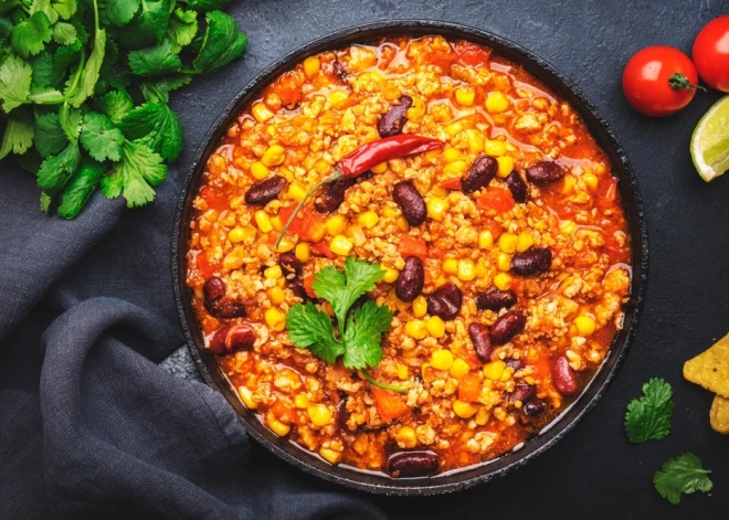 Густой, сытный, острый: рецепт настоящего чили кон карне