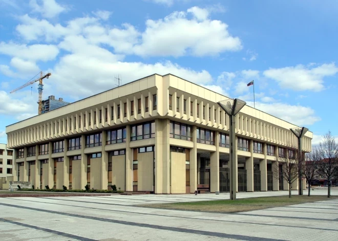 В Литве мужчина угрожал взорвать Сейм, если ему срочно не дадут миллион евро