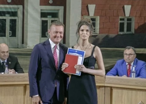 Romāns Starovoits ar Poļinu.