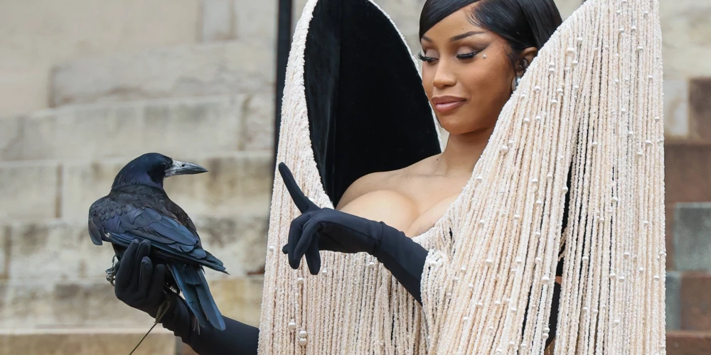 Cardi B -  Outside arrivals at the Schiaparelli Haute Couture Spring-Summer 2025 fashion show as part of the Paris Fashion Weekf on July 07, 2025 in Paris, France. //03HAEDRICHJM_JMH.031/Credit:JM HAEDRICH/SIPA/2507080336