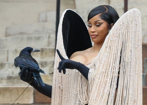 Cardi B -  Outside arrivals at the Schiaparelli Haute Couture Spring-Summer 2025 fashion show as part of the Paris Fashion Weekf on July 07, 2025 in Paris, France. //03HAEDRICHJM_JMH.031/Credit:JM HAEDRICH/SIPA/2507080336