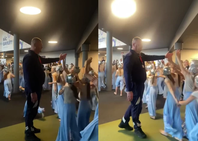 VIDEO: "Malači!" kāds policists sirsnīgā veidā iepriecina Dziesmu un deju svētku mazos dalībniekus