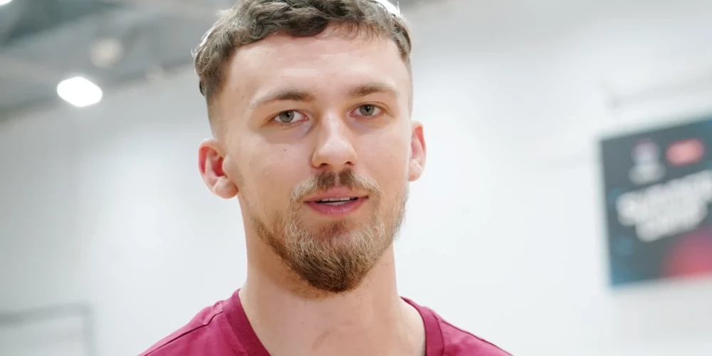 Kristers Zoriks sarunā ar žurnālistiem 2025. gada 7. jūlijā. 