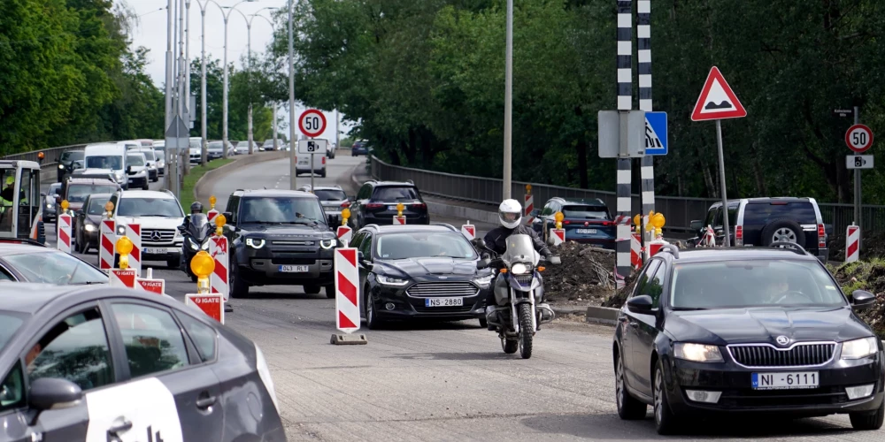 Informācija par transportlīdzekļa īpašnieku, turētāju vai valdītāju šī personas datu apstrādes procesa ietvaros trešajai personai, tas ir CSDD sadarbības partnerim, netiks nodota.