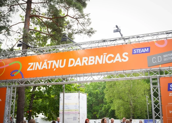 XIII Latvijas Skolu jaunatnes dziesmu un deju svētku ietvaros 9. jūlijā Mežaparkā ar izglītības un zinātnes ministres Daces Melbārdes līdzdalību atklātas STEAM (zinātne, tehnoloģijas, inženierzinātnes, māksla un matemātika) zinātņu darbnīcas.