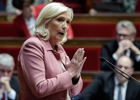 Marinas Lepēnas partijai jau sen ir smagas attiecības ar tiesībsargājošajām iestādēm