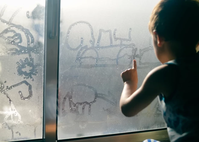 Новые подробности зимней трагедии: в организме замерзшего в Резекненском крае 2-летнего Андрея обнаружен алкоголь