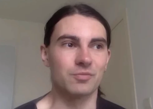 Krievijas pilsonis, kreisās ideoloģijas atbalstītājs Vladislavs Romaņenko. 