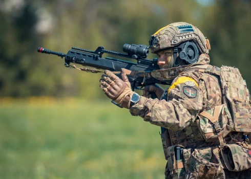 Aizsardzības ministrija aicina ikvienu valsts iedzīvotāju piedalīties armijas dibināšanas 106.gadadienai veltītajā akcijā "Pasveicini karavīru!".