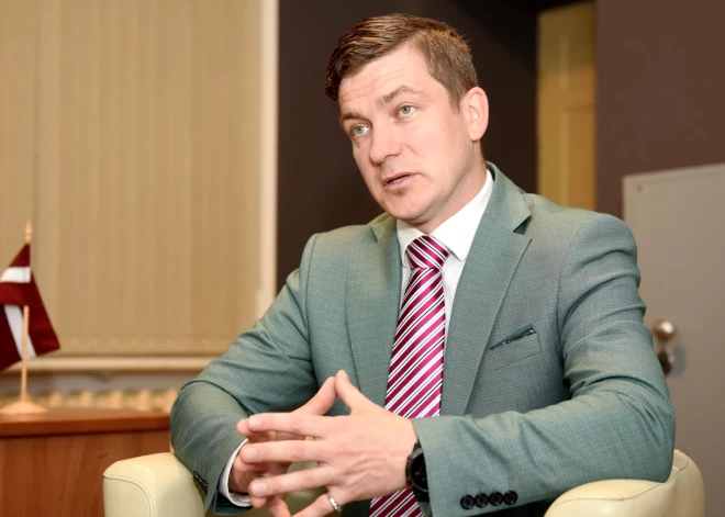 Lēmums par jaunās balsu skaitīšanas sistēmas izmantošanu Saeimas vēlēšanās jāpieņem līdz oktobrim, uzsver Zviedris