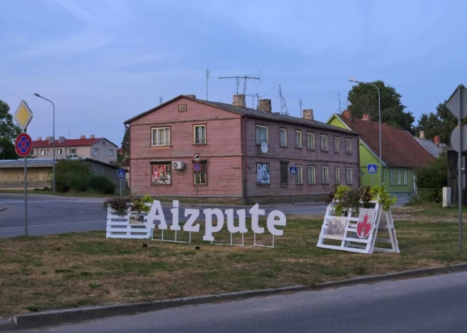 Aizputē “no gaisa nokrīt” četras garāžas: dīvainības nekustamā īpašuma nodokļa rēķinā