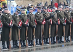 FOTO: toreiz un tagad. Latvijas armija svin 106. gadadienu