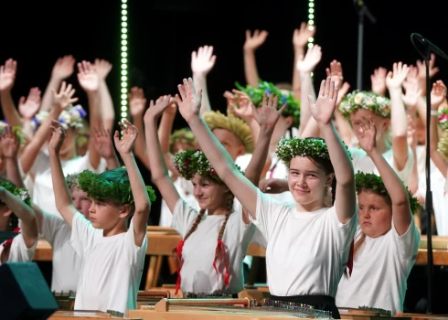 XIII Latvijas Skolu jaunatnes dziesmu un deju svētki.