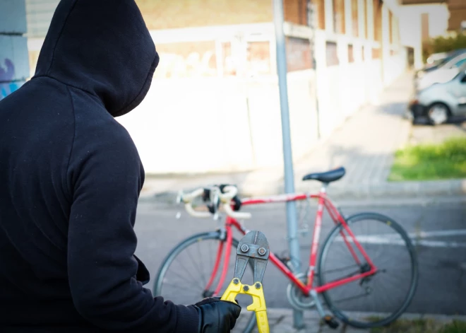 За последние месяцы у латвийцев украдены сотни велосипедов - как не стать жертвой воров?
