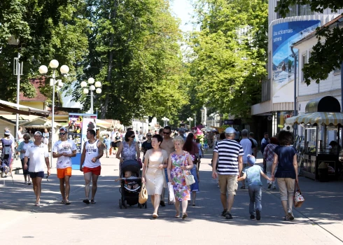 В воскресенье можно отправляться гулять в Юрмалу.
