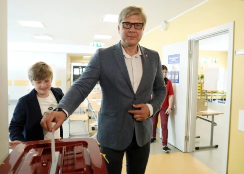 Нил Ушаков.