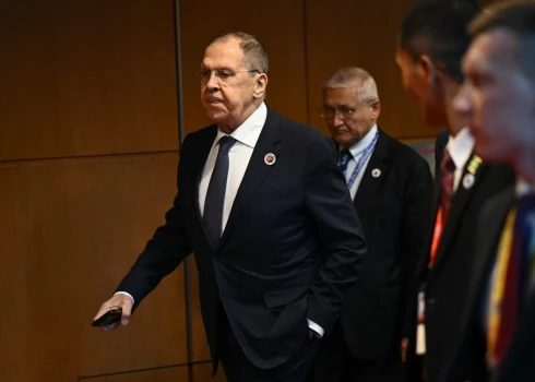 Krievijas ārlietu ministrs Sergejs Lavrovs pēc tikšanās Malaizijā ar ASV valsts sekretāru Marko Rubio