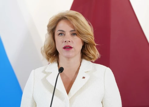 Ministru prezidente Evika Siliņa (JV).