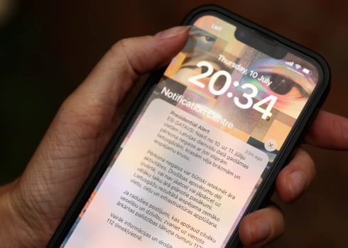 В Латвии впервые используется технология Cell Broadcast для оповещения людей о сильных ливнях.