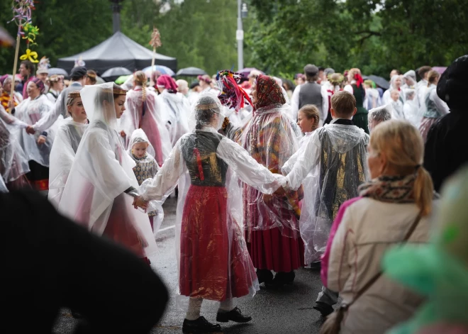Folkloras kopu programma "Dindaru, dandaru, radu rotaļu rakstus".