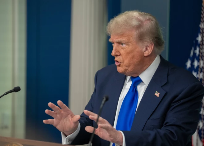 Tirdzniecības karš atgriežas: Tramps soda Kanādu ar 35% tarifu