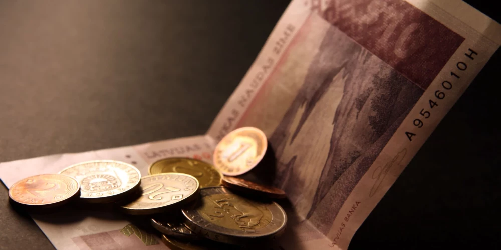 Latvijas Bankā šogad pirmajā pusgadā apmainītas latu naudaszīmes kopumā 378 000 eiro vērtībā.
