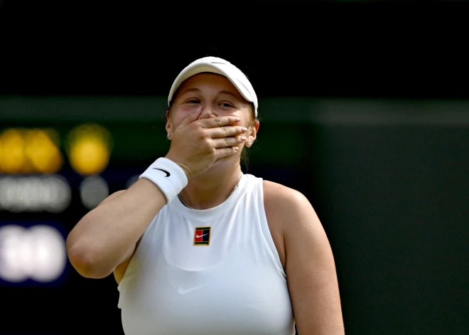 Aņisimova uzvar ranga līderi un sasniedz pirmo "Grand Slam" finālu, par Vimbldonas titulu pirmo reizi cīnīsies Švjonteka