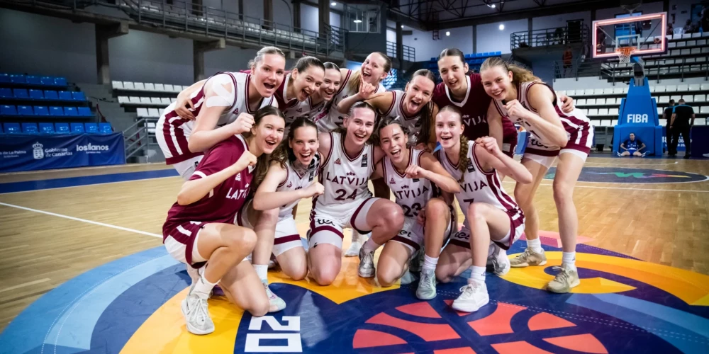 Latvijas U-18 pēc panākuma pār Grieķijas vienaudzēm.
