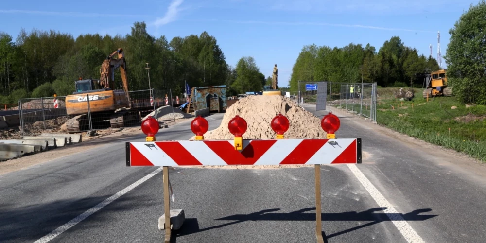 Brīvdienās satiksme pie Siguldas un Salacgrīvas var būt īpaši lēna.