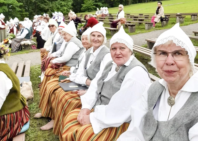 Kad dziesma vieno: senioru kopkoris pieskandina Madonu