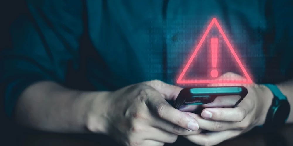 Pirmie šūnu apraides paziņojumi – sabiedrību mulsina to nosaukumi telefonos.