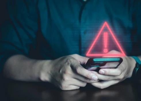 Pirmie šūnu apraides paziņojumi – sabiedrību mulsina to nosaukumi telefonos.