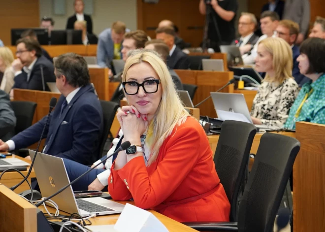 Lauma Paegļkalna atteiksies no algas Rīgas domē - katru mēnesi to ziedos