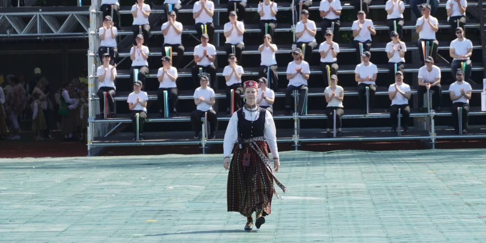 Deju lielkoncerta “Es atvēru Laimas dārzu” ģenerālmēģinājums Daugavas stadionā. 