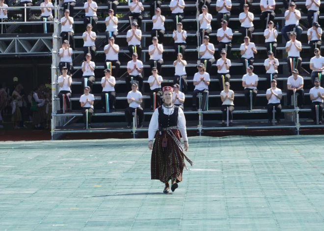 Deju lielkoncerta “Es atvēru Laimas dārzu” ģenerālmēģinājums Daugavas stadionā.