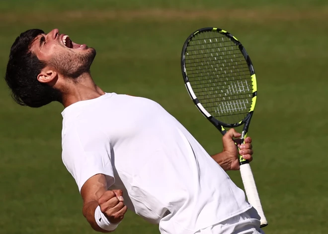 Pēdējo divu gadu Vimbldonas čempions Karloss Alkarass atkal spēlēs finālā