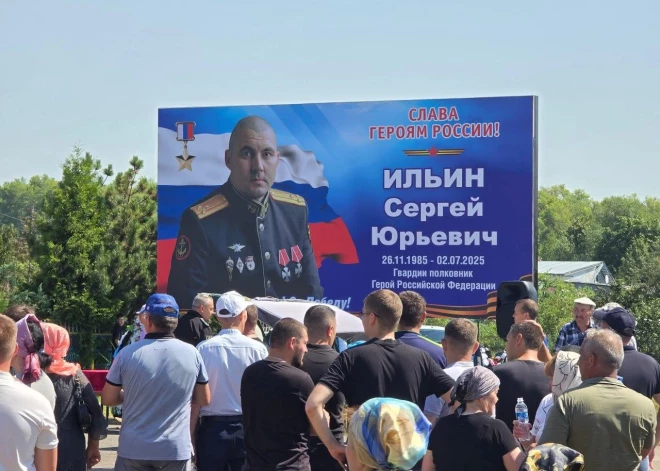 Krievijā apraud Kurskas apgabalā likvidēto Sergeju Iļjinu, kura brigāde Ukrainā izcēlās ar sevišķām zvērībām un nopelnīja Putina uzslavas
