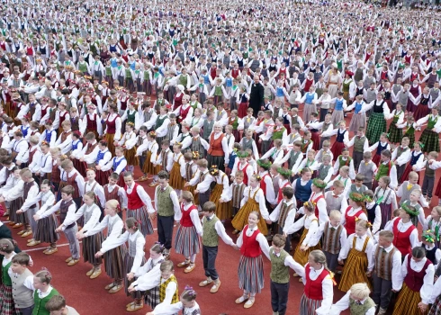 XIII Latvijas Skolu jaunatnes dziesmu un deju svētku deju lielkoncerta "Es atvēru Laimas dārzu" ģenerālmēģinājums Daugavas stadionā.