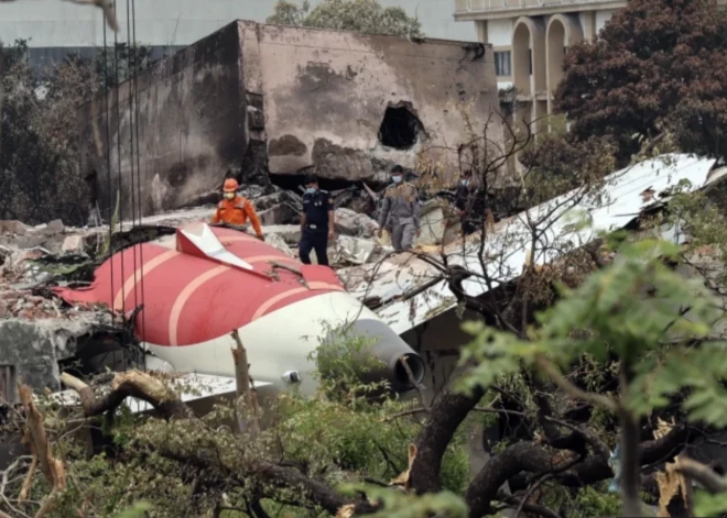 Ziņojums: avarējušajai "Air India" lidmašīnai bija atslēgta degvielas padeve dzinējiem